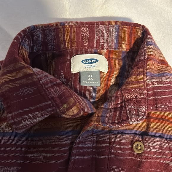 2/$10 Old Navy long sleeve button down Size 2T shirt with retro vibes - Picture 2 of 6